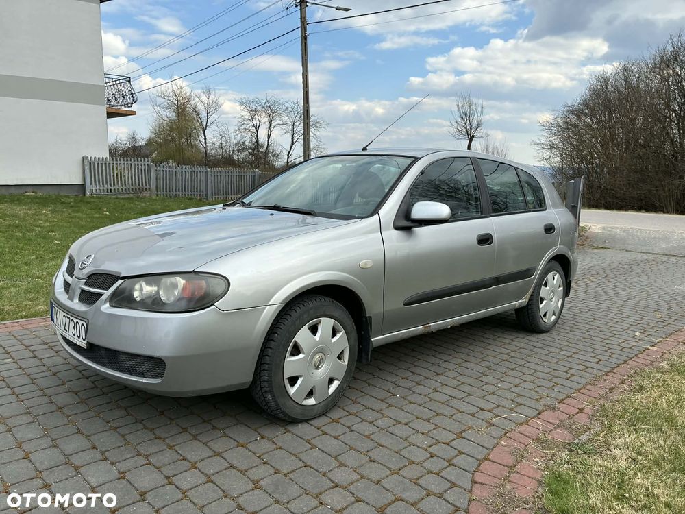 Nissan Almera 1.5 Base - 3