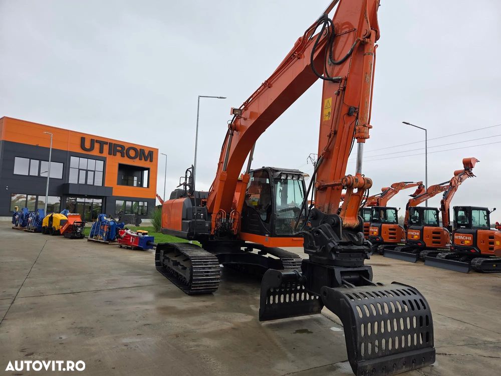Hitachi GRAIFER deschidere 1,5m pe SENILE, cabina INALTIBILA, Masa operationala 20,3tone, LANT NOU, PAPUCI NOI, Gresare automata, Camera spate, 2017, 8.575h, cupla rapida, motor Isuzu 174CP, 3 pompe HITACHI, posibilitate leasing, STARE FOARTE BUNA-89.900 EUR - 14