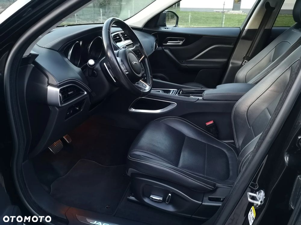 Jaguar F-Pace 20d AWD R-Sport - 35