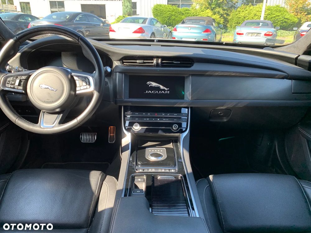 Jaguar XF - 18