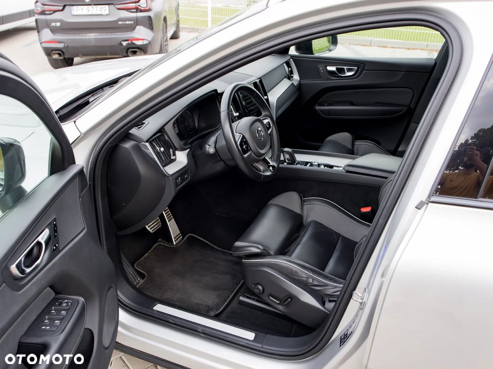 Volvo XC 60 B4 D AWD R-Design - 21