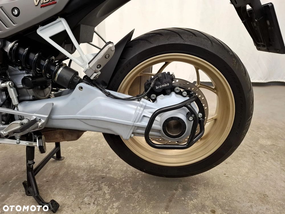 Moto Guzzi V100 Mandello - 17