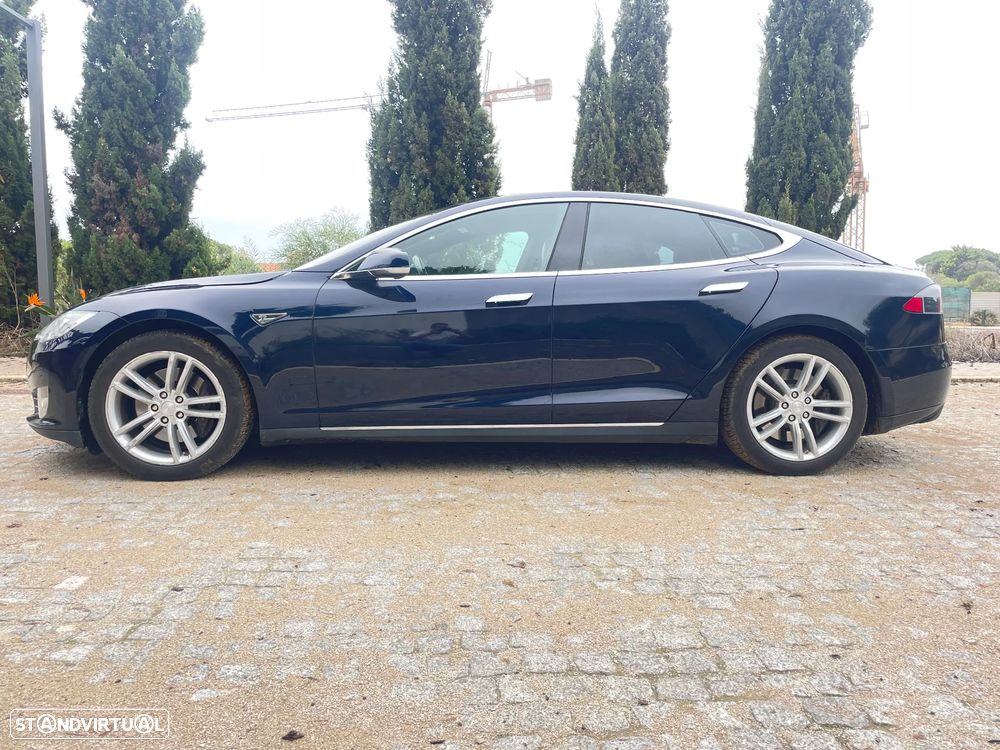 Tesla Model S Standard - 13