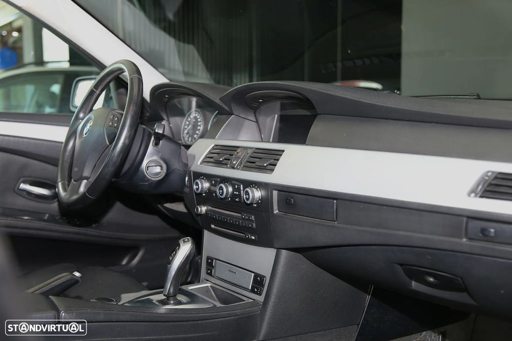 BMW 520 dA Touring Executive - 6