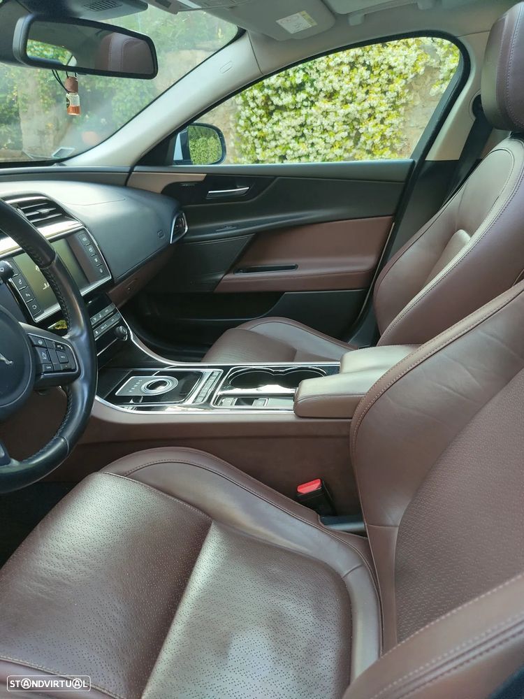 Jaguar XE 20d Aut. Prestige - 11