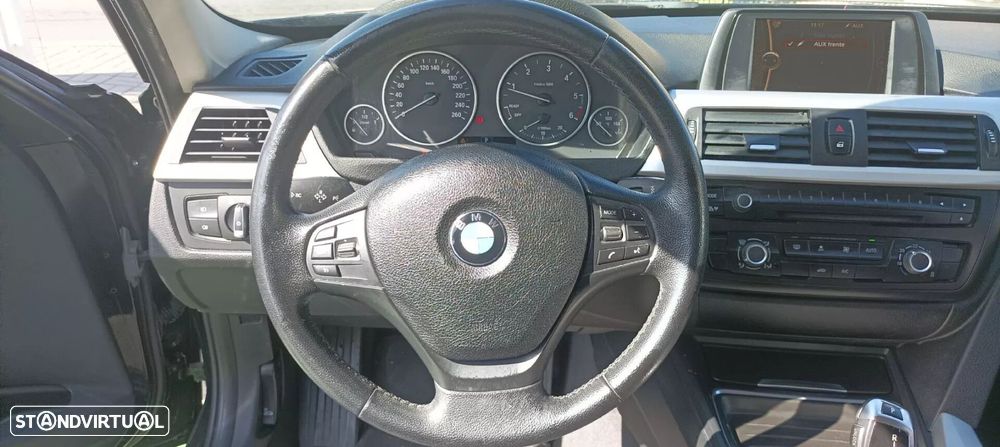 BMW 318 d Auto Line Sport - 15
