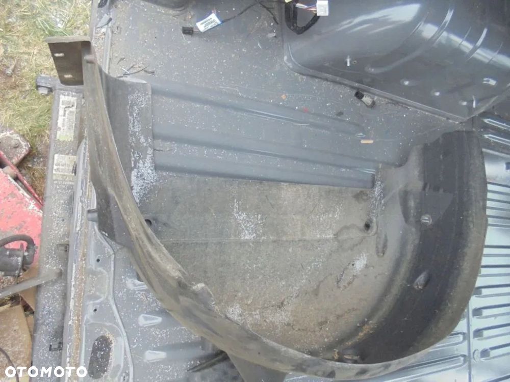 TRAFIC III Vivaro B nadkole tył lewe - 1