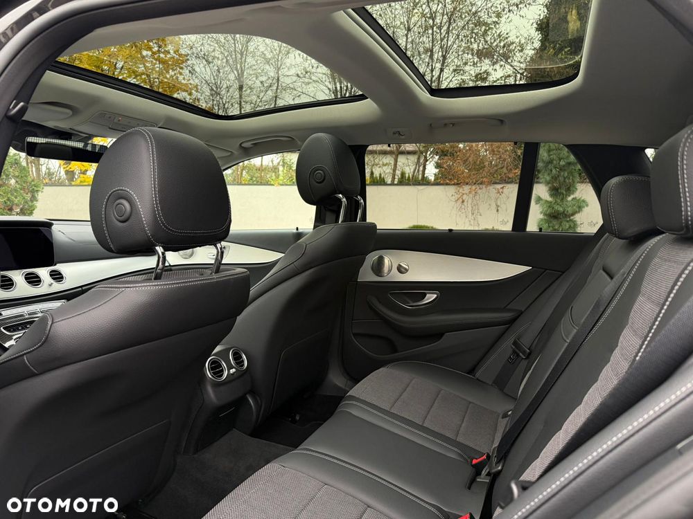 Mercedes-Benz Klasa E 200 4Matic 9G-TRONIC AMG Line - 31