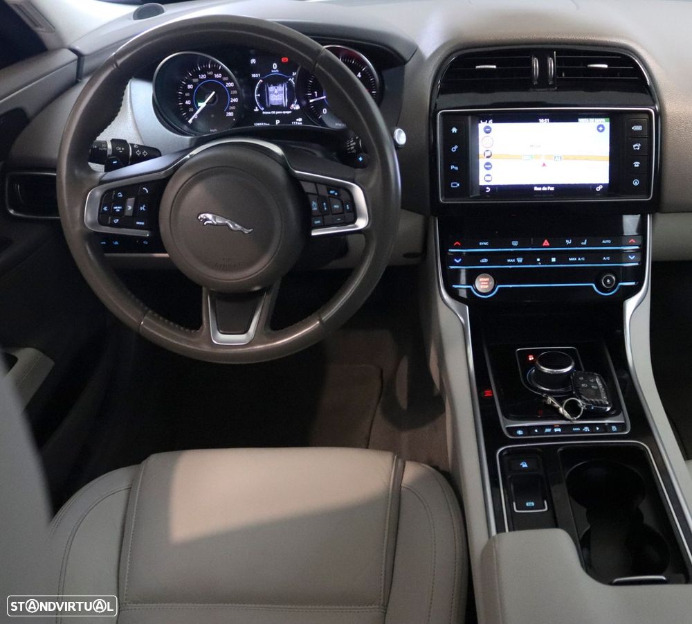 Jaguar XE E-Performance Aut. Prestige - 30