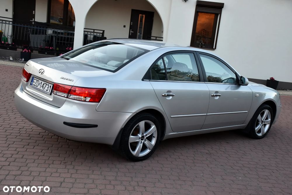 Hyundai Sonata - 16
