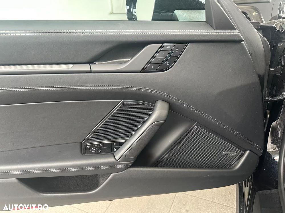 Porsche 911 Carrera 4 GTS PDK - 17