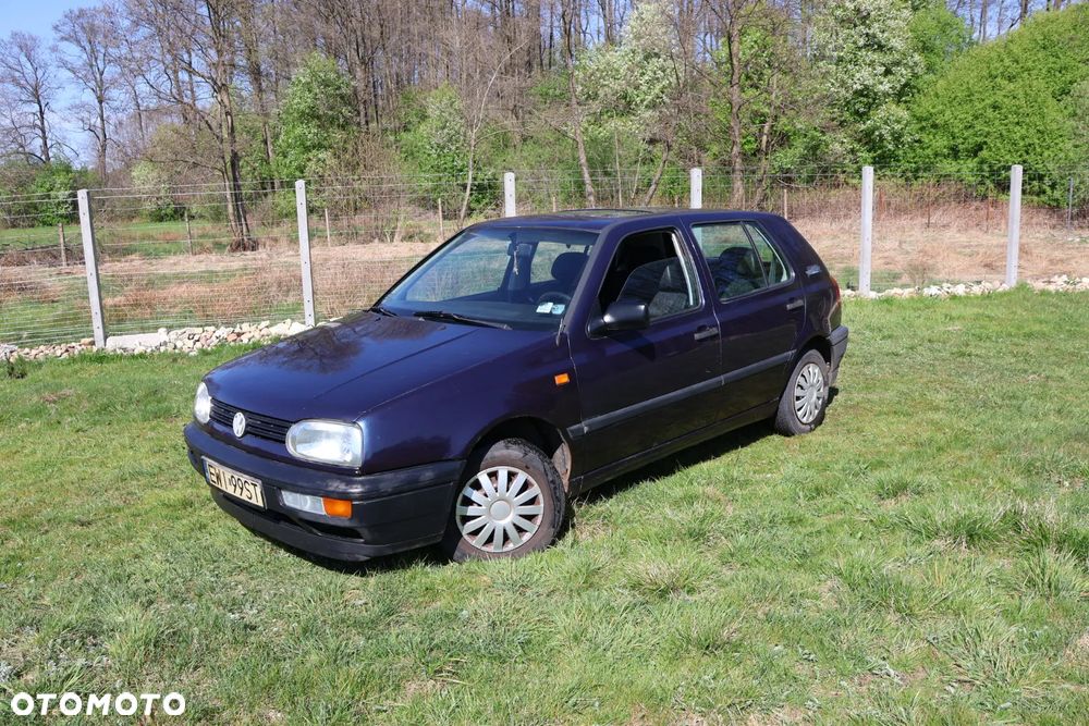 Volkswagen Golf - 1