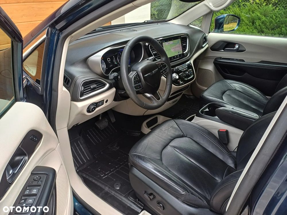 Chrysler Pacifica - 10