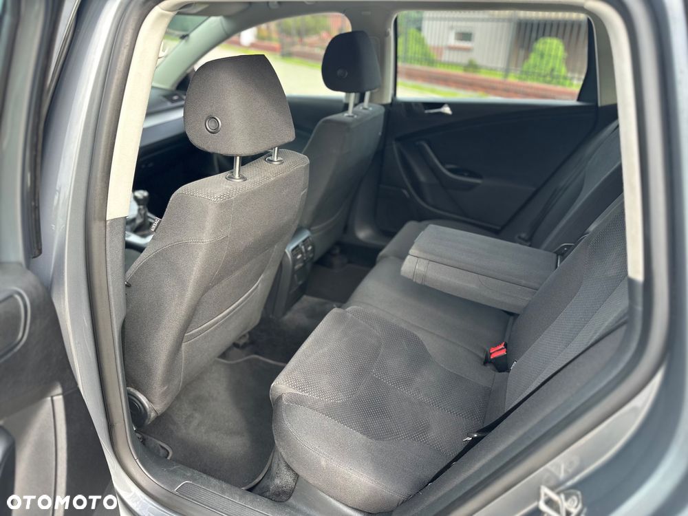 Volkswagen Passat - 31