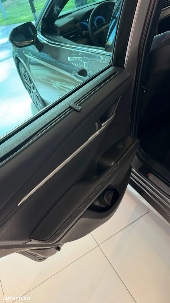 Toyota Camry - 12