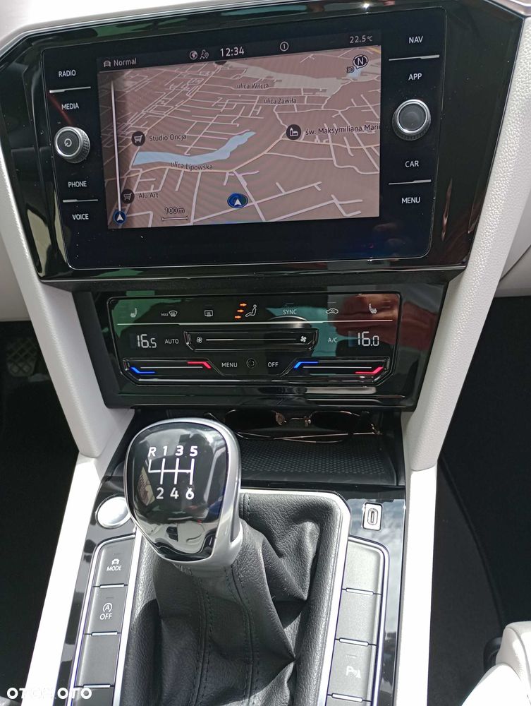 Volkswagen Passat - 6