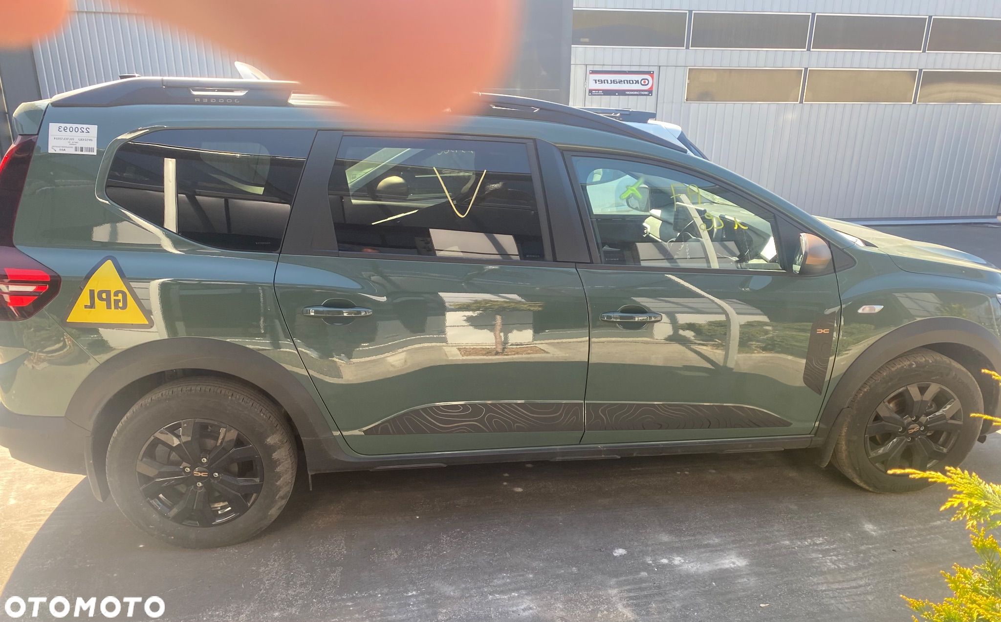 DACIA JOGGER 2025r IGŁA! Jak nowa! ORYGINALNA LISTWA PROGOWA PRAWA NAKŁADKA PROGU PRÓG PLASTIKOWY PRAWY OSŁONA PROGU próg plastikowy  Wwa - 1