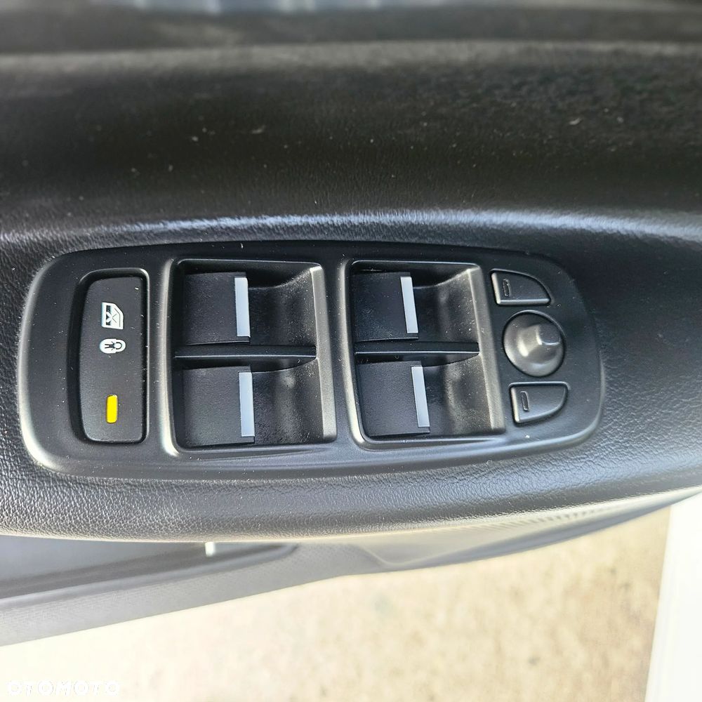 Jaguar XE - 23