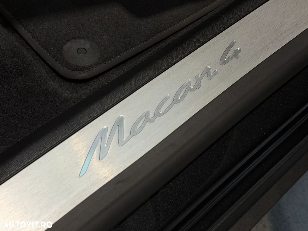Porsche Macan - 24