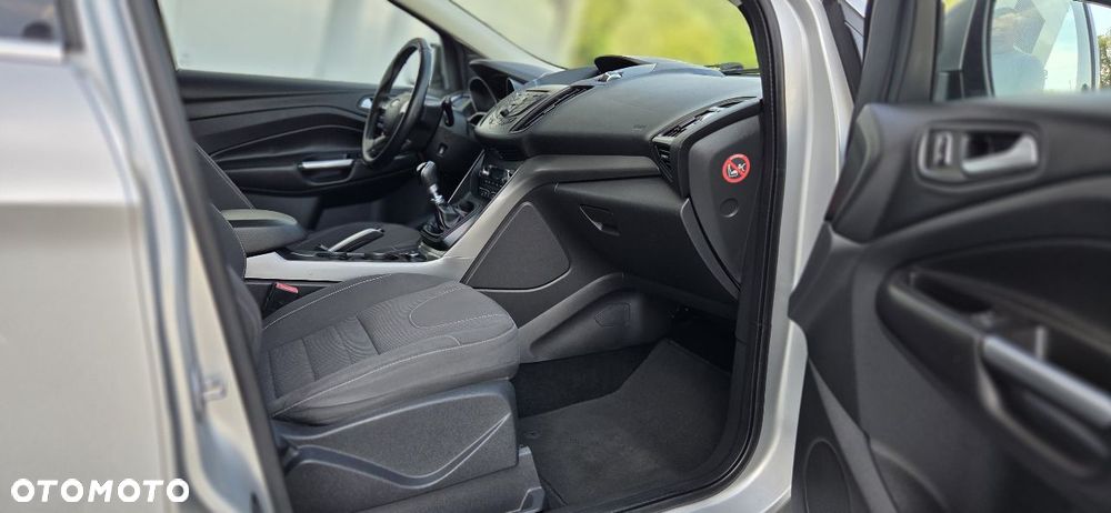 Ford Kuga 2.0 TDCi 2x4 Titanium - 18