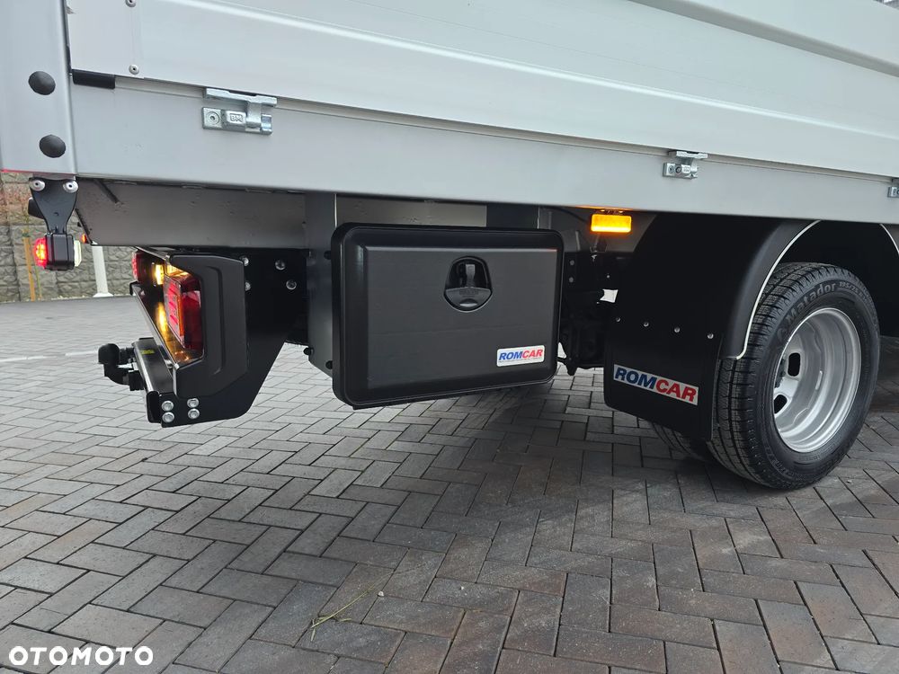 Iveco DAILY DAILY 35C18 / 50C18 HI-MATIC 9PALET 4,50cm Długi 850Kg ŁADOWNOŚĆ SALON PL 39 Tyś km STAN NOWY NOWY NOWY NA GWARANCJI TEMPOMAT FOTEL PNEŁMATYCZNY KLIMATYZACJA AUTOMATYCZNA LEDY BLOKADA MOSTU HAK FABRYCZNY - 26