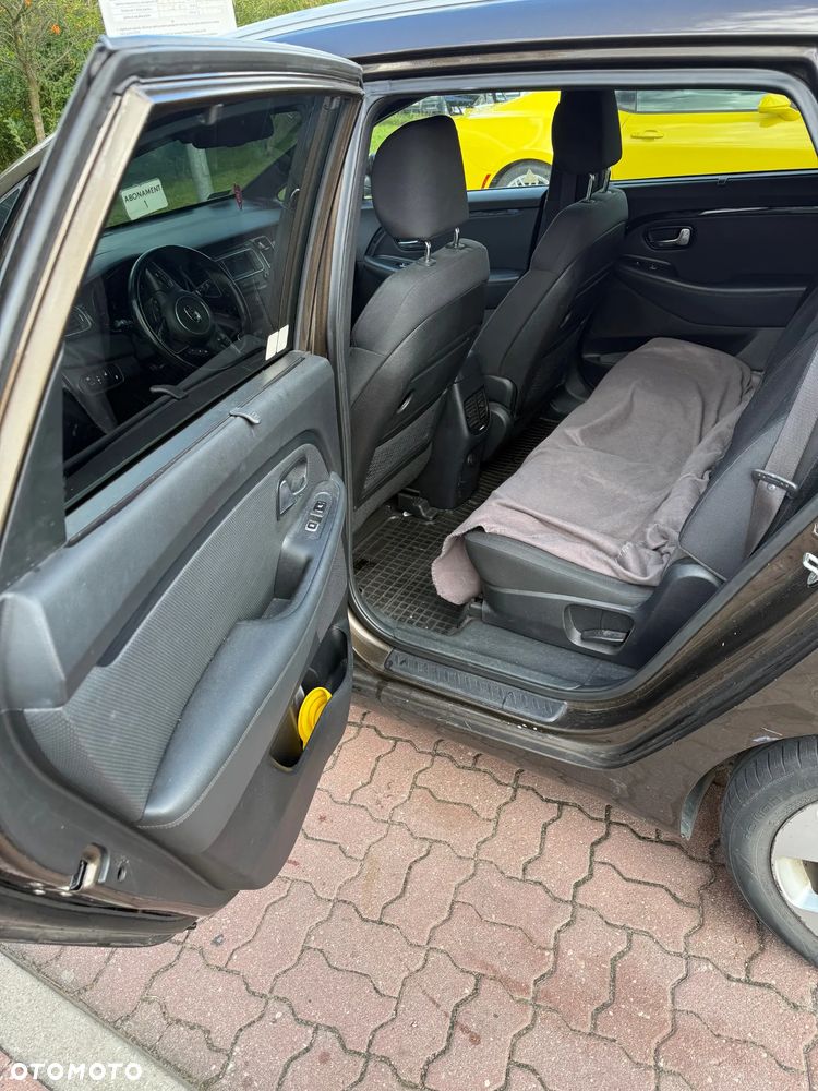 Kia Carens 1.7 CRDi L 7os - 10