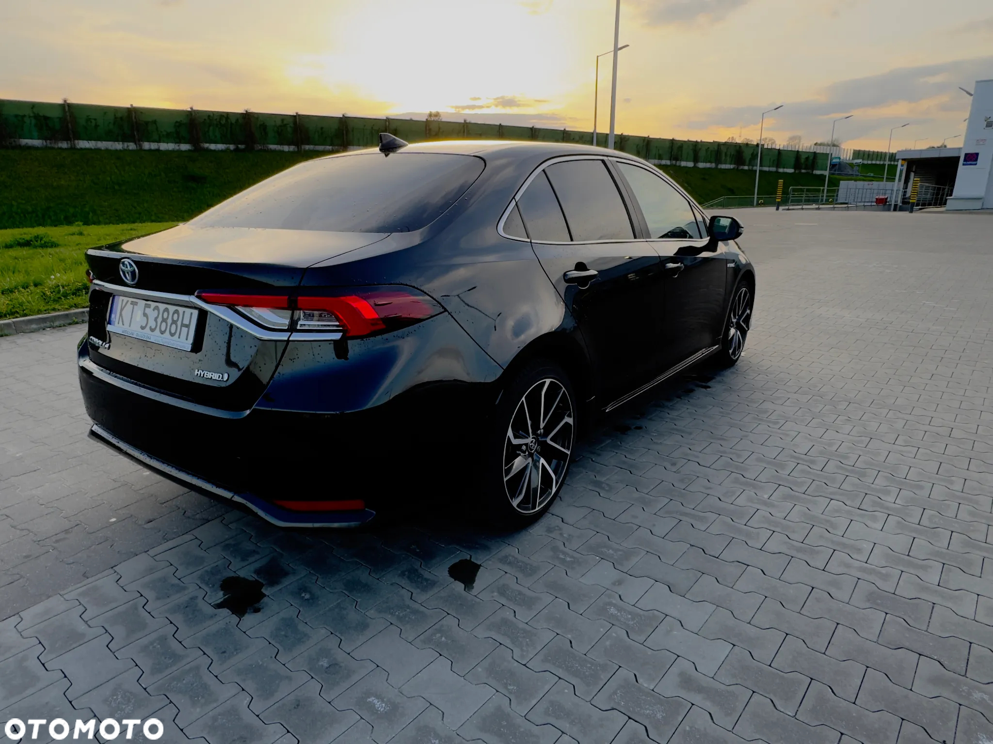 Toyota Corolla 1.8 Hybrid Executive - 3