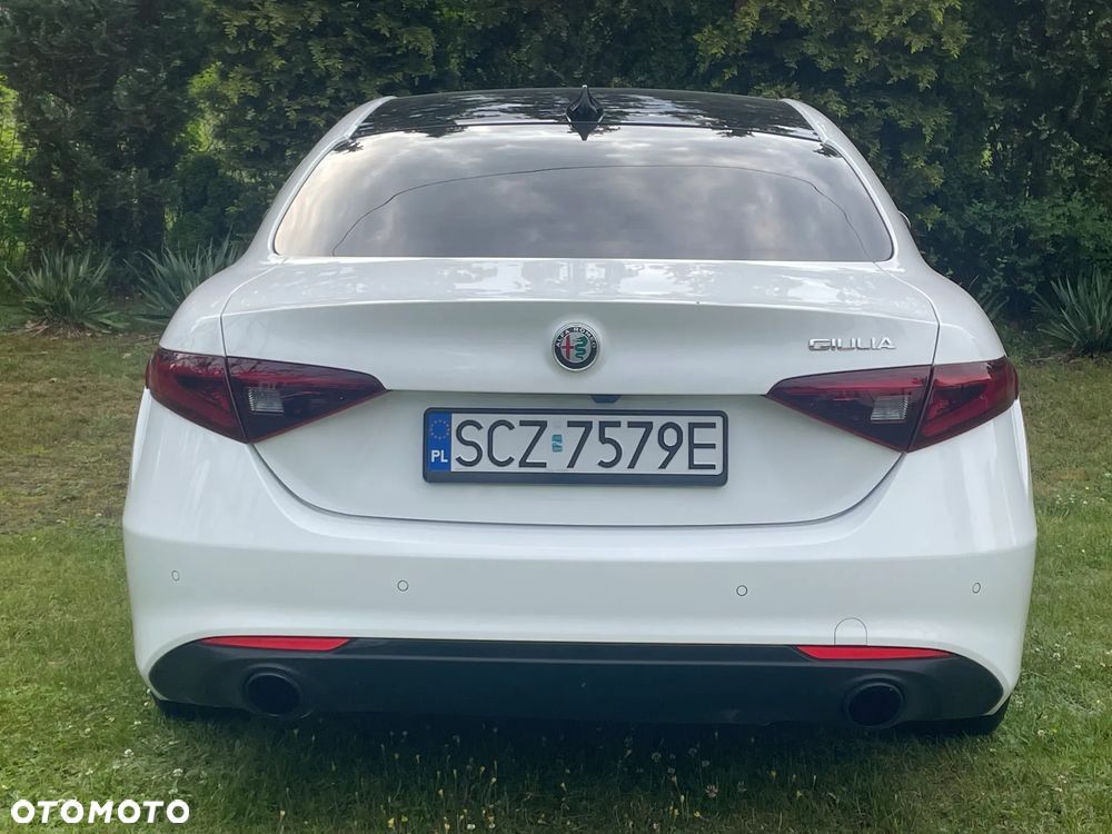 Alfa Romeo Giulia - 5