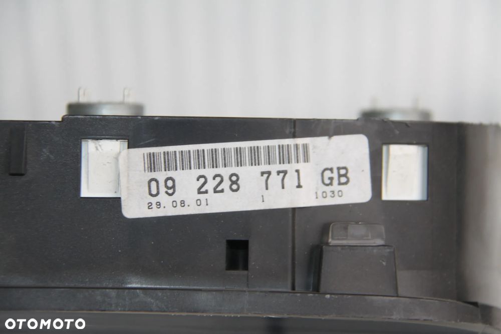 LICZNIK ZEGARY 09228771GB ZAFIRA A 2.0 DTI - 2