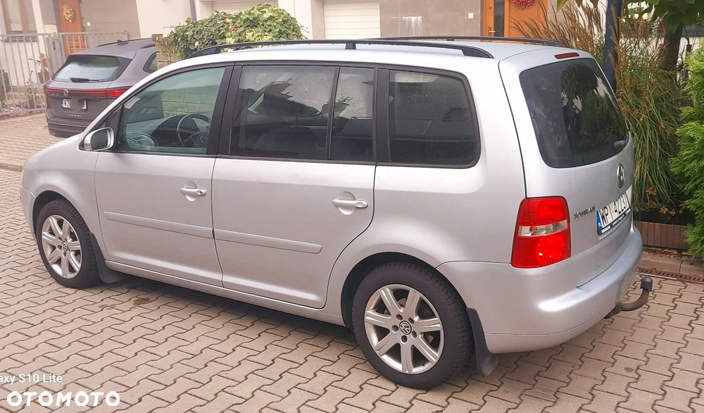 Volkswagen Touran 1.9 TDI DSG Highline - 1