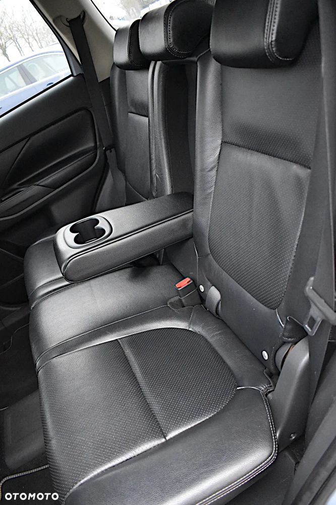 Mitsubishi Outlander 2.0 4WD - 40