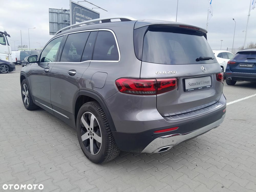 Mercedes-Benz GLB 250 4-Matic Progressive 8G-DCT - 4