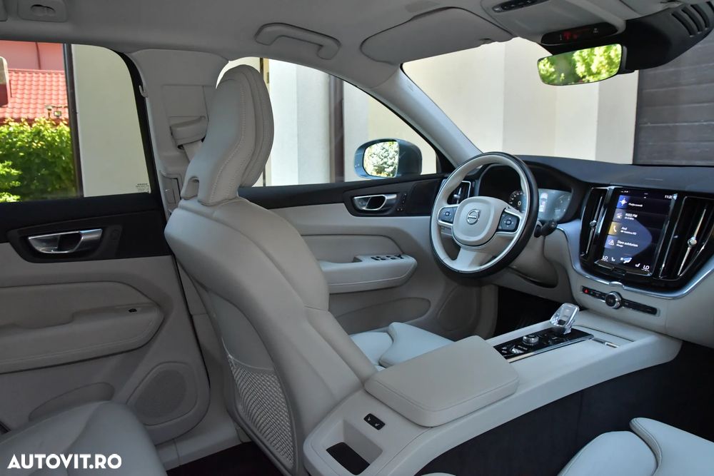 Volvo XC 60 B4 MHEV AT8 AWD Momentum Pro - 34