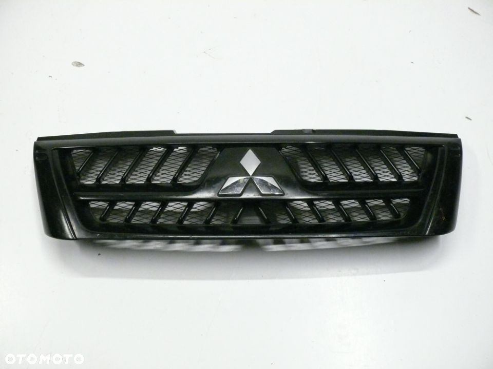 ATRAPA GRILL MITSUBISHI PAJERO III 2003