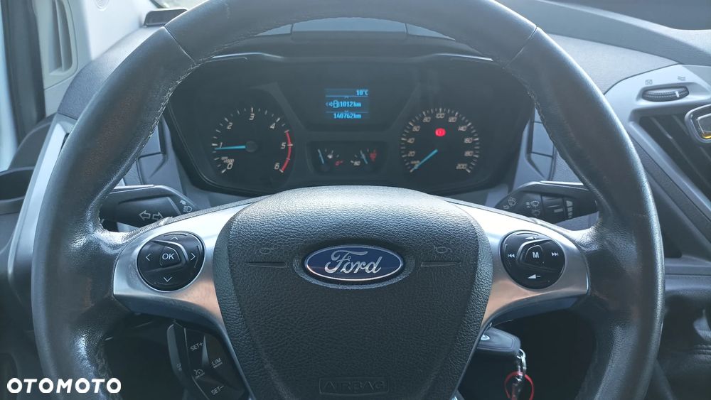 Ford Custom - 17