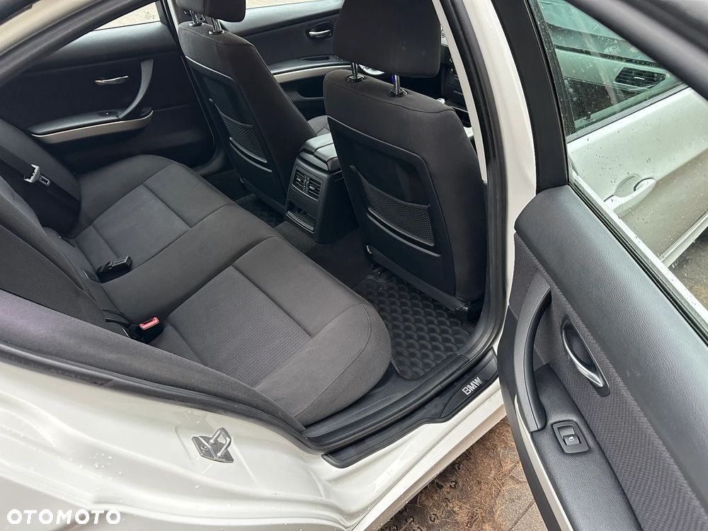 BMW Seria 3 318d DPF Edition Exclusive - 12