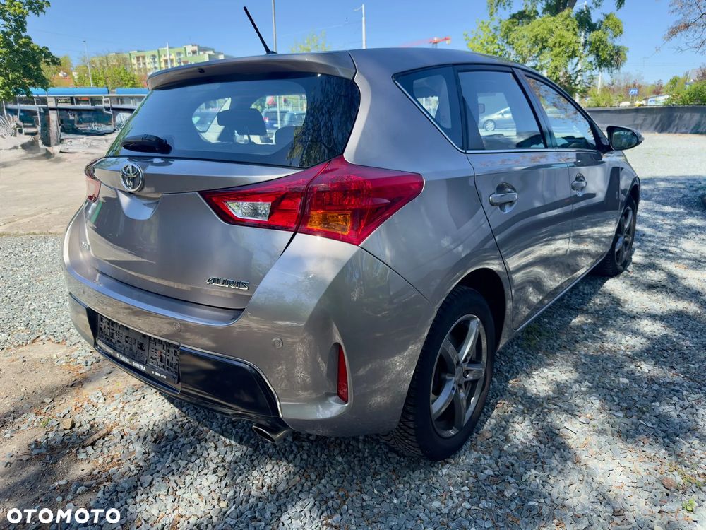 Toyota Auris 1.6 Valvematic Executive - 3