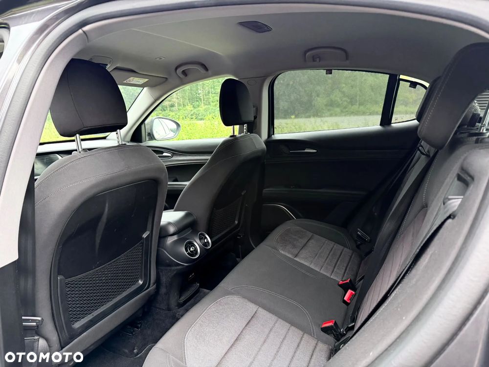 Alfa Romeo Stelvio - 8