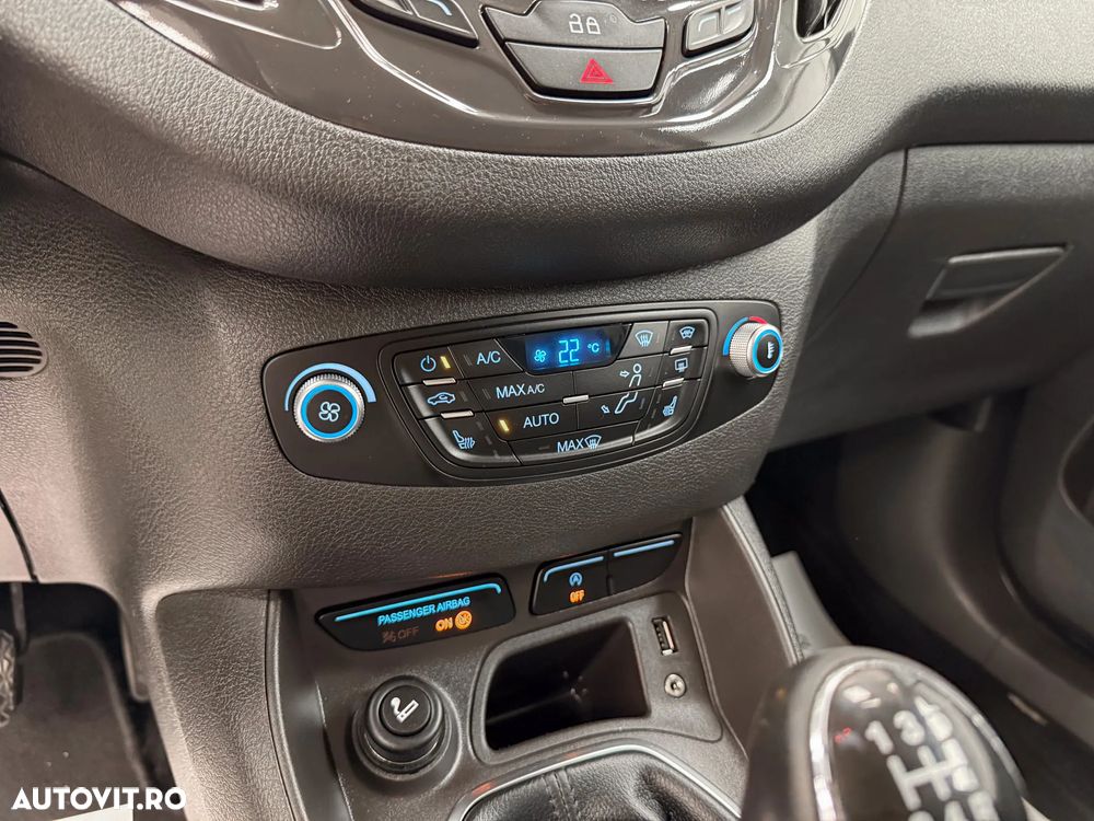 Ford Tourneo Courier 1.0 EcoBoost Titanium - 25