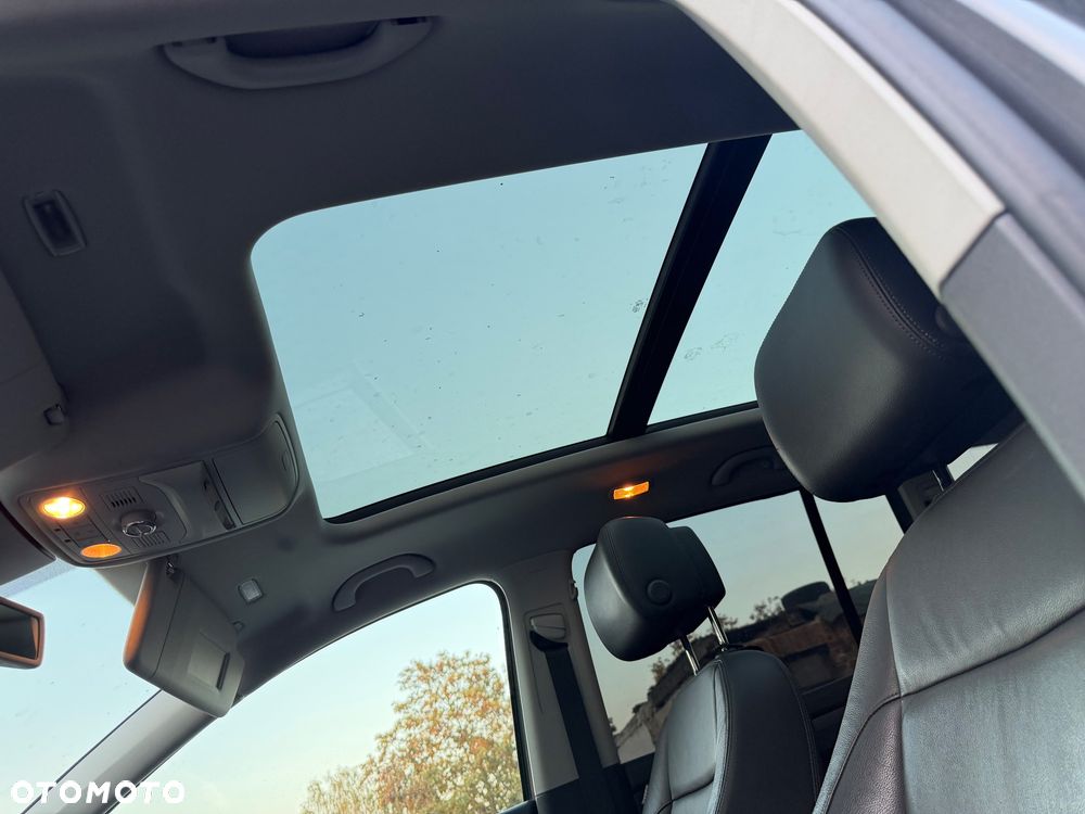 Volkswagen Touran - 26