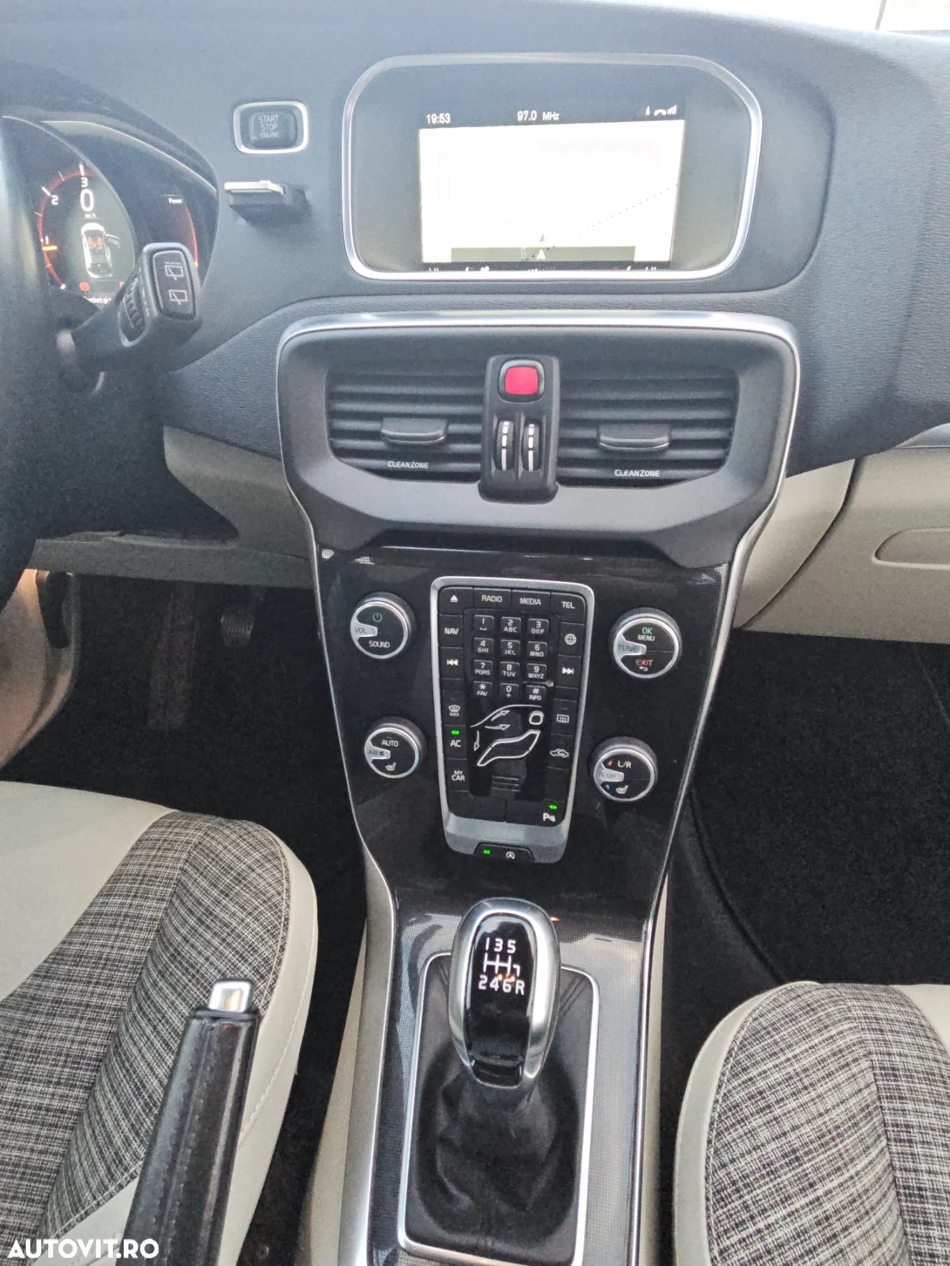 Volvo V40 D2 DRIVe Momentum - 9