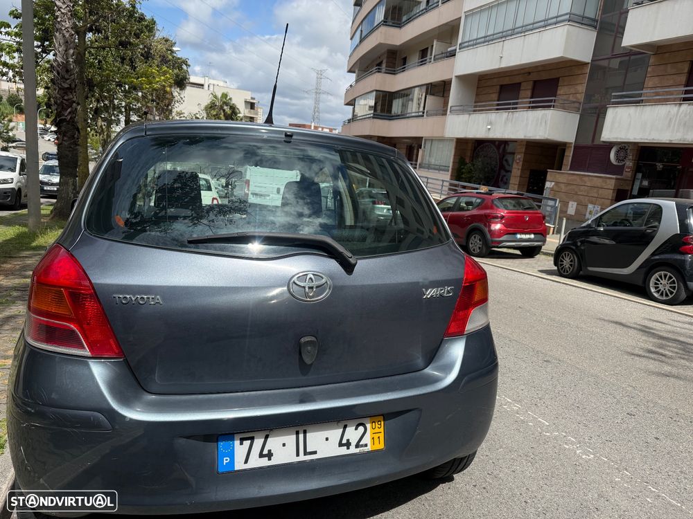 Toyota Yaris 1.0 VVT-i AC Manual+VSC - 3