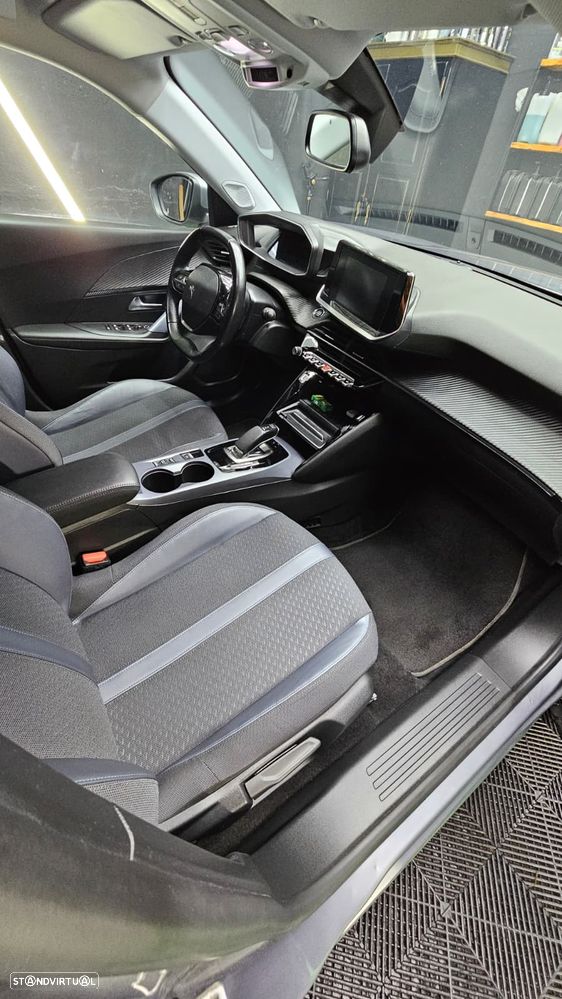 Peugeot e-2008 Allure - 4