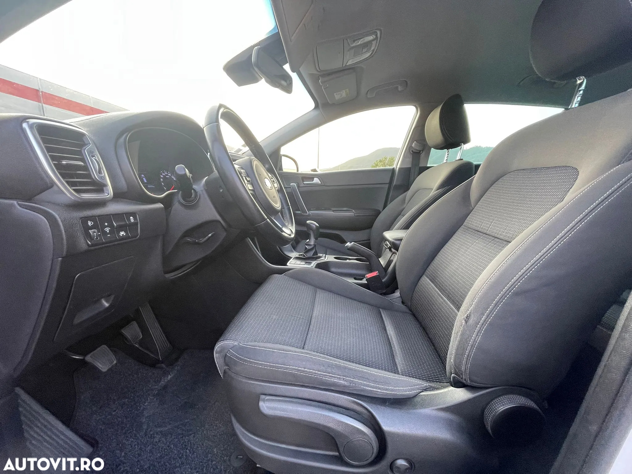 Kia Sportage 1.7 CRDI 2WD Dream-Team Edition - 9