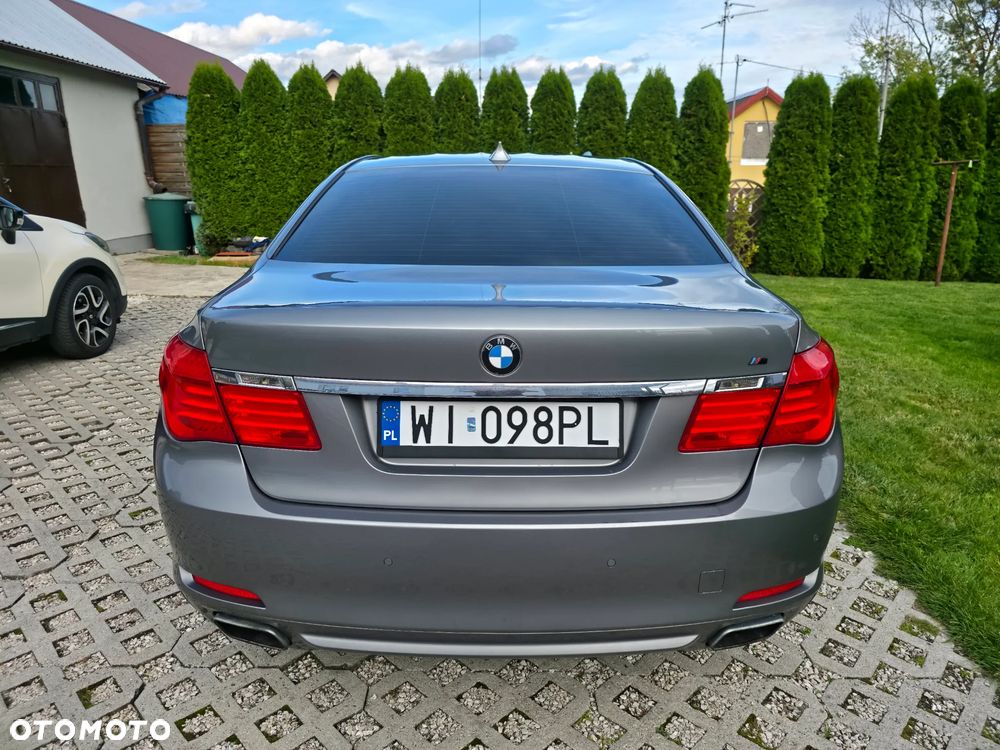 BMW Seria 7 740i - 8