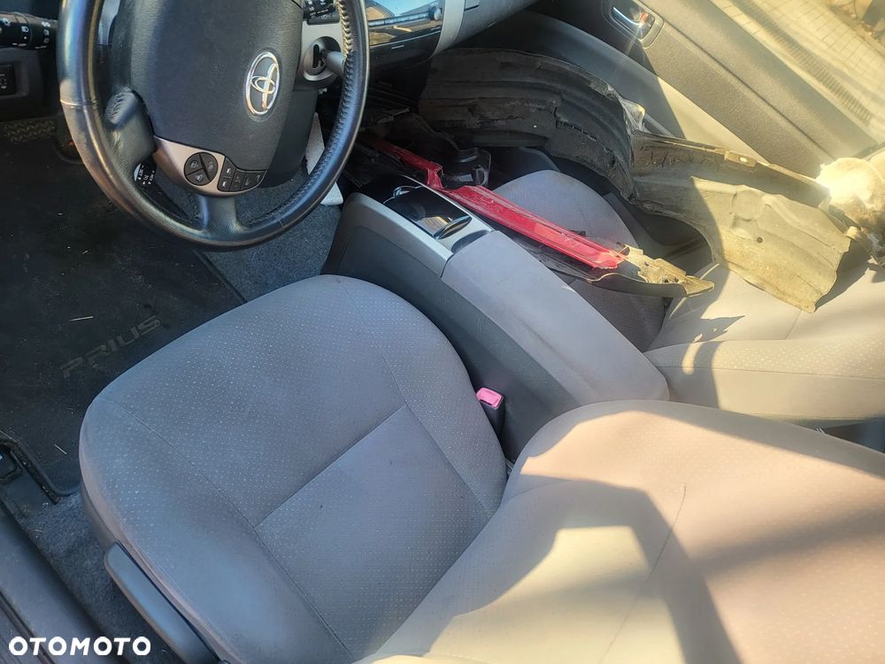 Toyota Prius ver--hybrid-executive - 9