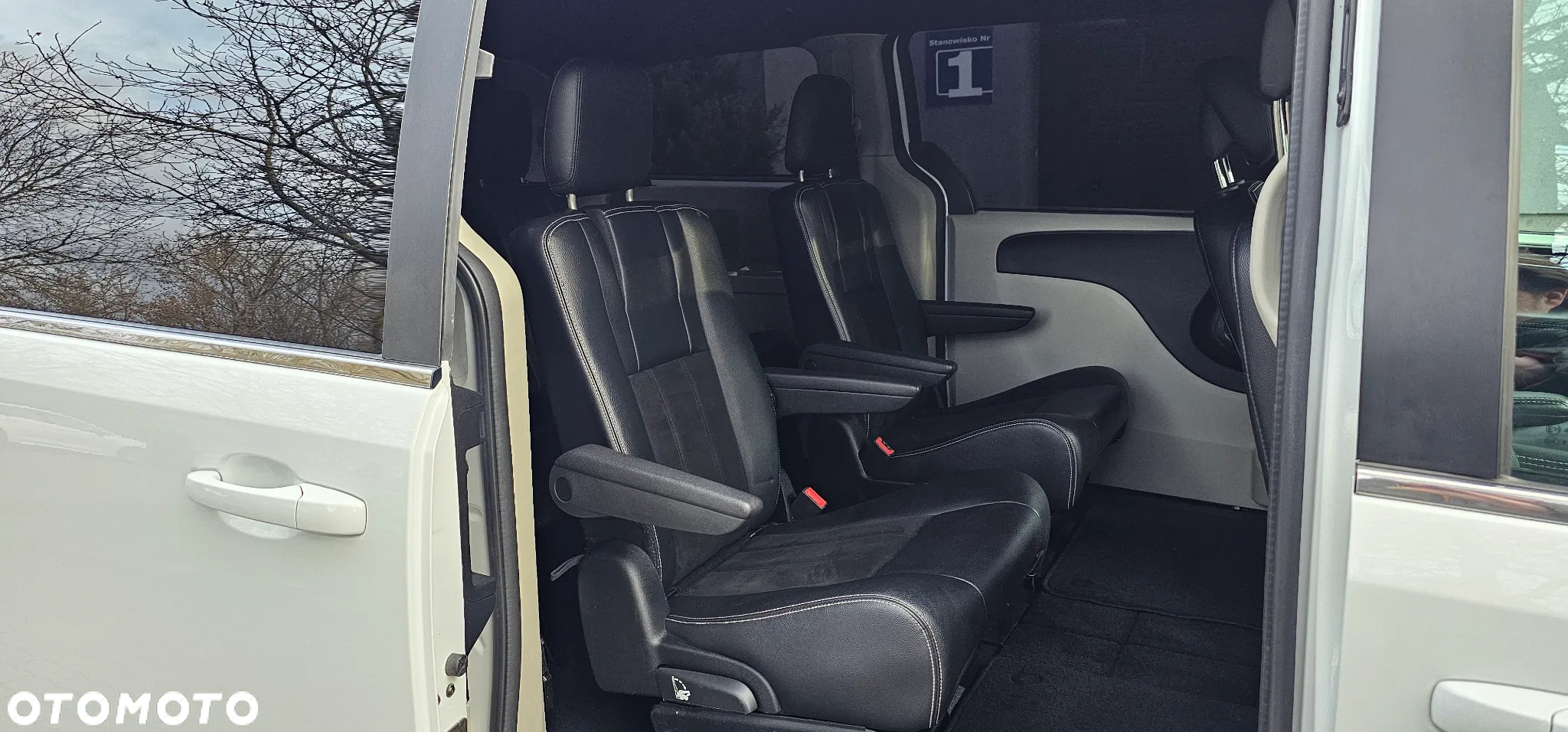 Dodge Grand Caravan - 16