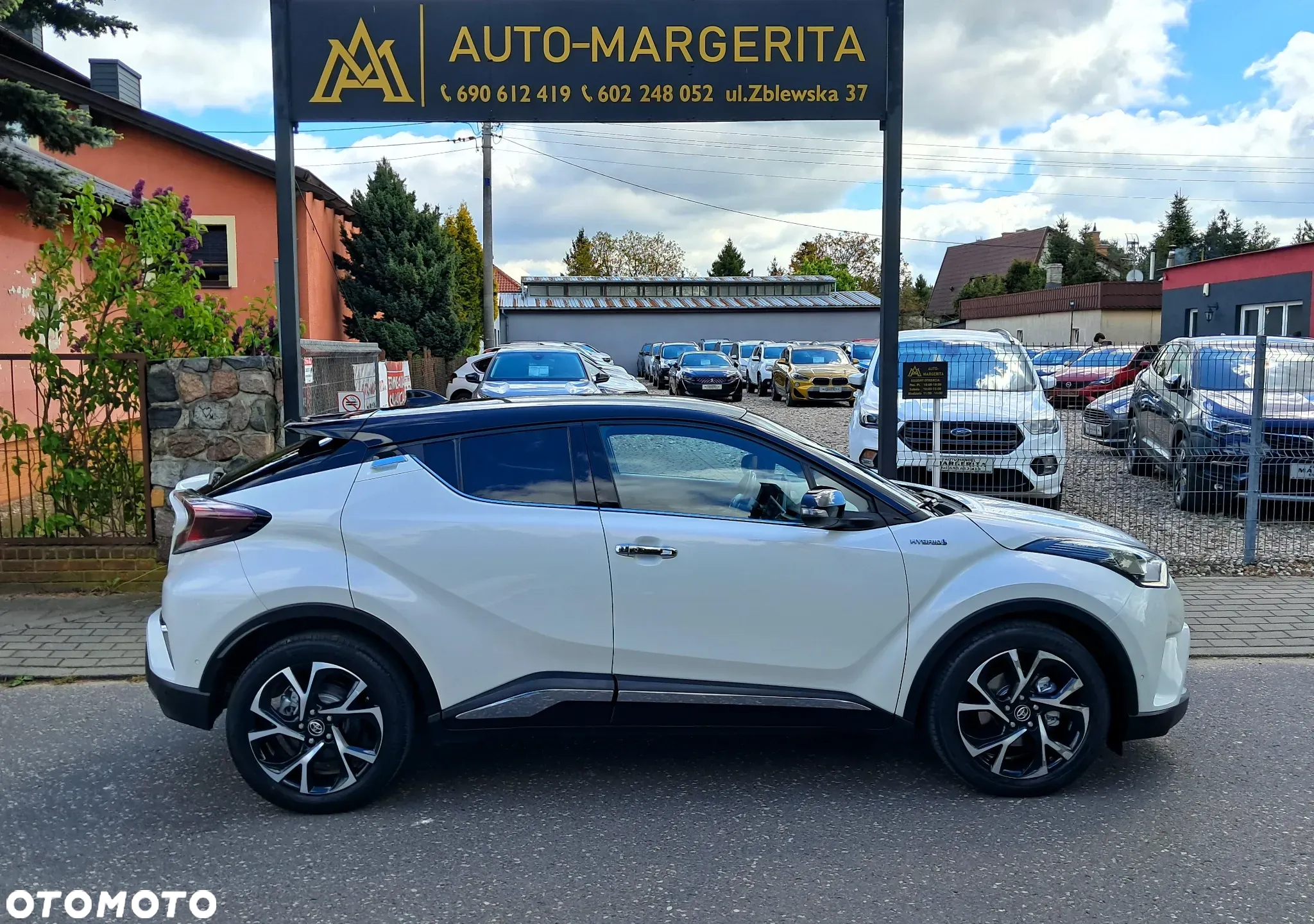 Toyota C-HR 1.8 Hybrid Neon Lime powered by JBL - 6