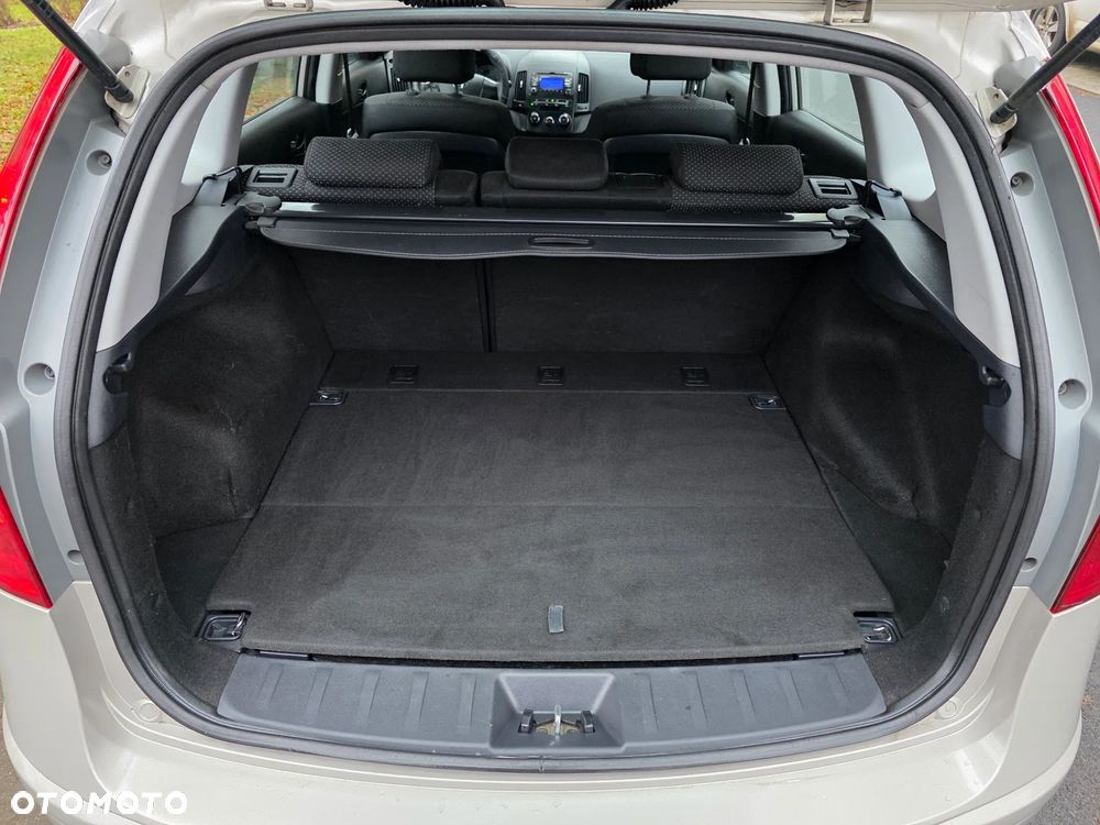 Hyundai i30 1.6 CRDi Comfort World Cup - 3