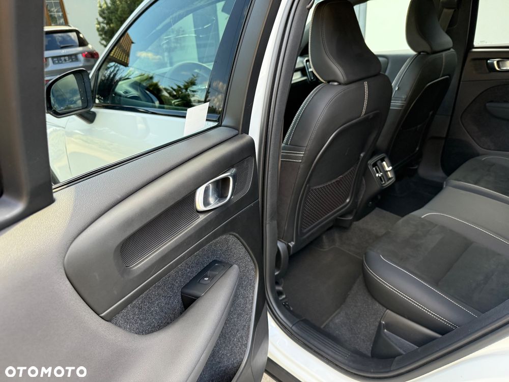 Volvo XC 40 B3 Plus Dark - 21